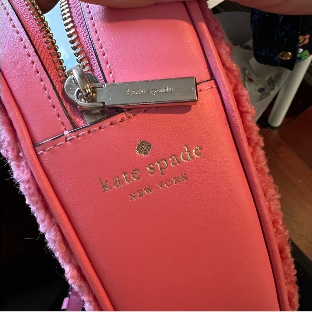 Kate Spade Love Shack
Heart Crossbody - Picture 4 of 9